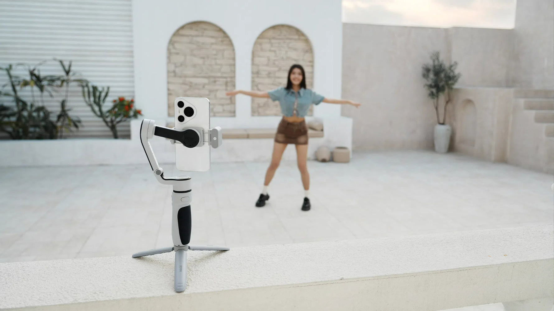 Let AI Direct: Elevate Your Content with a Smart Smartphone Gimbal