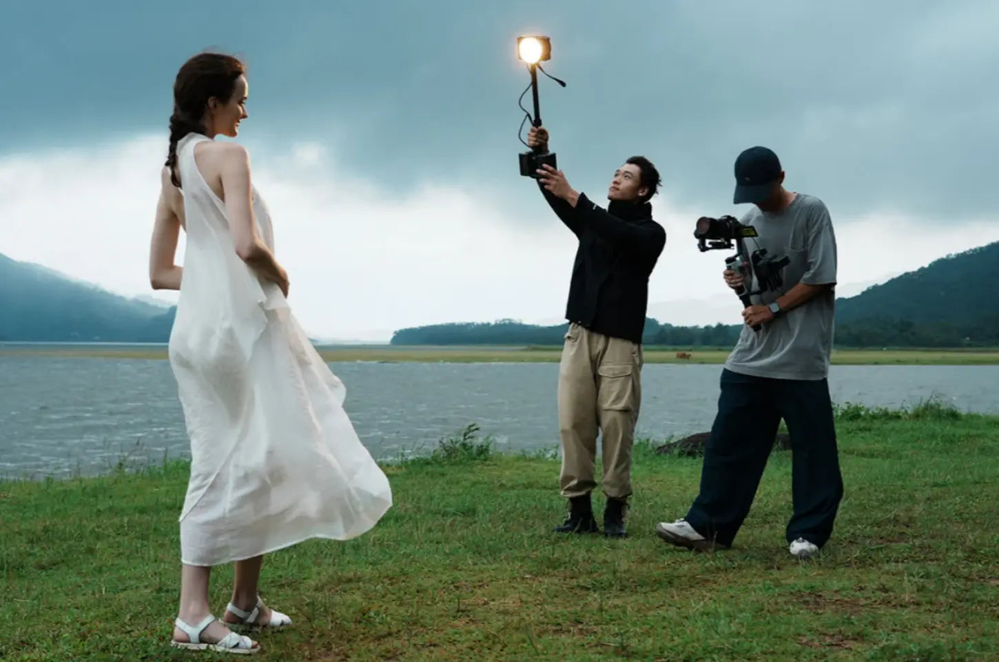 The Future of Lightweight LED Lights: Zhiyun X200's Breakthrough and Industry Significance